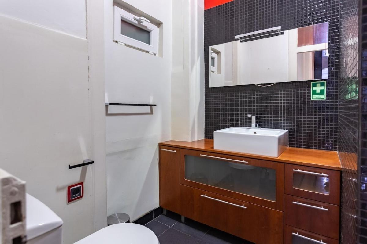 Bright 2 Bedroom Apt 100M From Av. Liberdade Lisbon Exterior photo